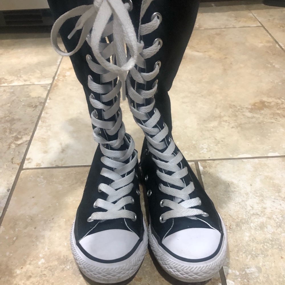 Girl’s converse size 12